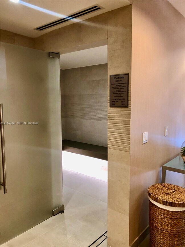 Building Photo - 1331 Brickell Bay Dr