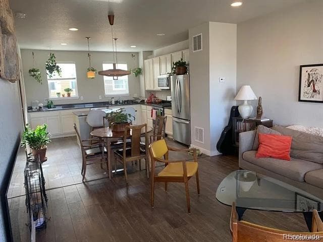 Building Photo - 618 E Hinsdale Ave