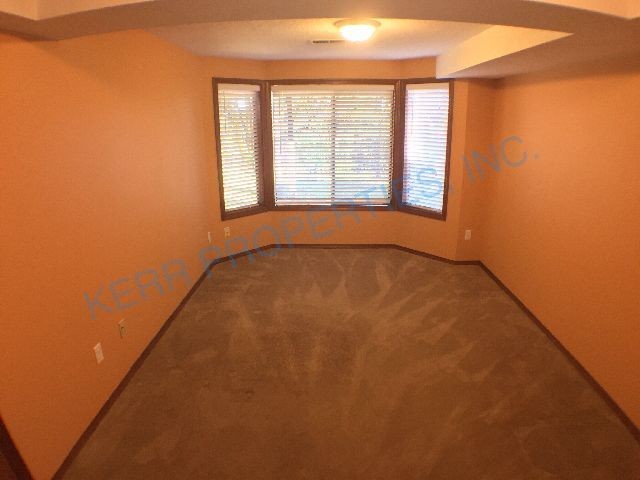 Building Photo - 7630 Ridgewood Dr