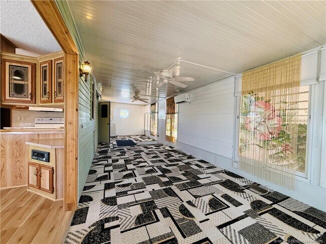 Building Photo - 10851 S Ocean Dr