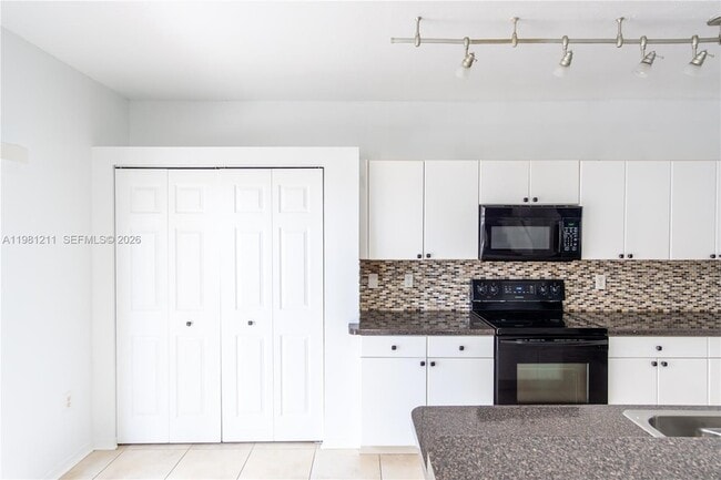 Building Photo - 2301 SE 24th Ct