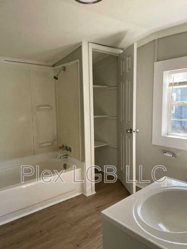 Building Photo - 1203 Troup St