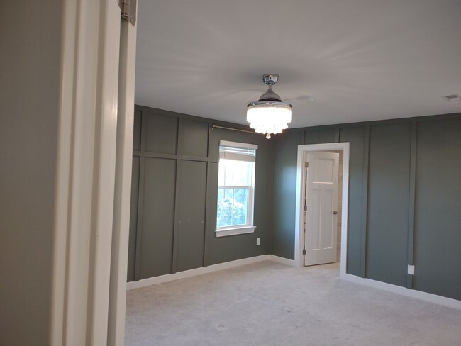 Building Photo - Superlative 6 Bedroom, 5 Bathroom Home in ...