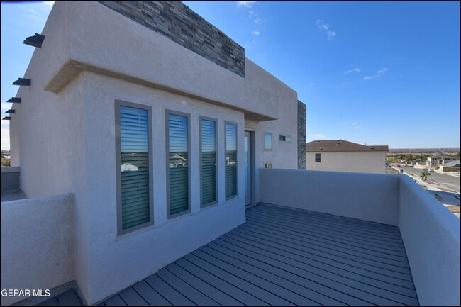 Building Photo - 600 Logwood Ave