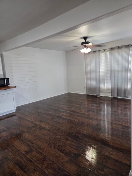 Building Photo - 3608 W 73rd Ct