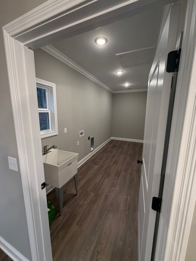 Building Photo - 955 Oakwood Estates Dr