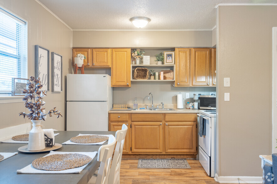 1BR, 1BA - 680SF - Russian River