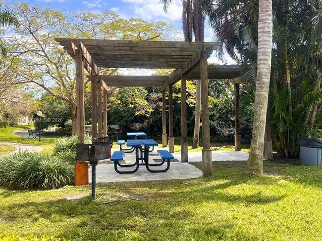 Building Photo - 12840 Vista Isles Dr