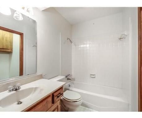 Guest Bath - 15120 S Blackfeather Dr