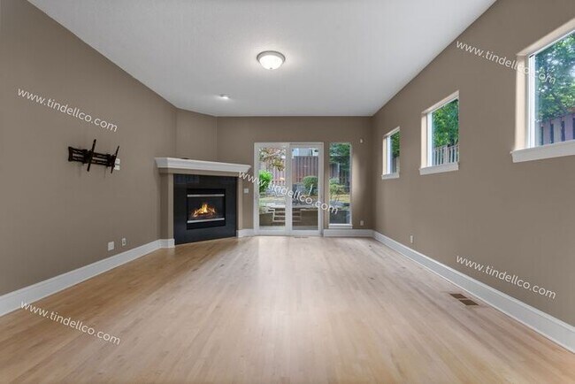 Building Photo - Spacious 3-Bedroom Home with Large Bonus Room & Loft in Bauer Highlands - Landscape Provided!