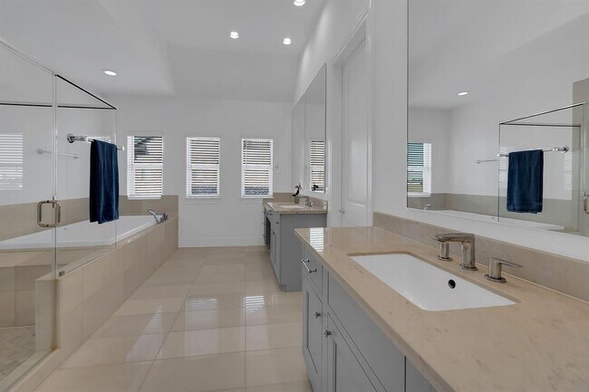 Building Photo - 8636 Emnora Ln