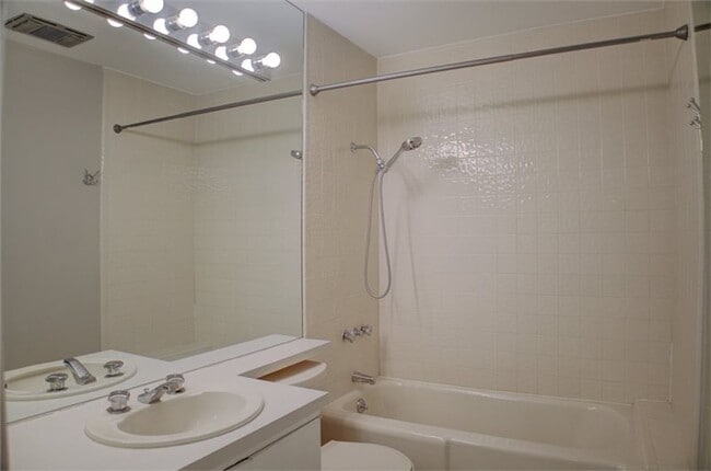 Building Photo - Beautiful Ranch-Style Rental in Marion Gardens!