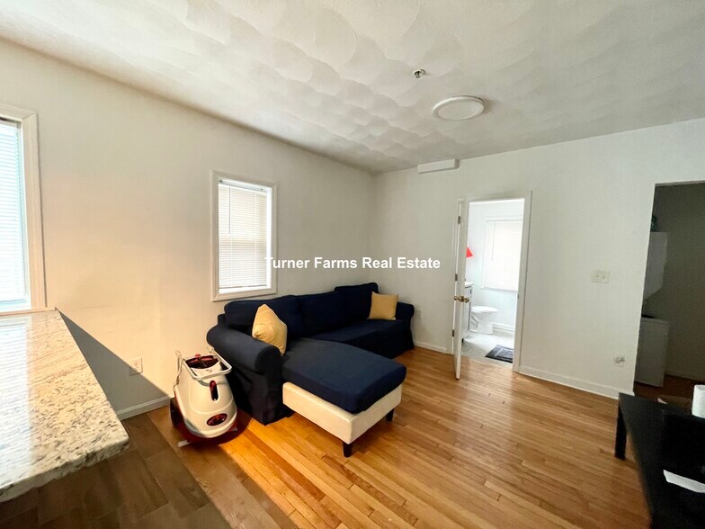 Building Photo - 48 Derby St