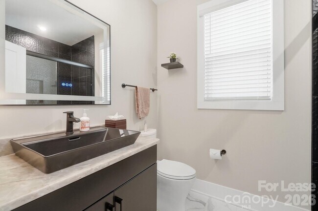 Building Photo - 5225 Glenwalk Dr