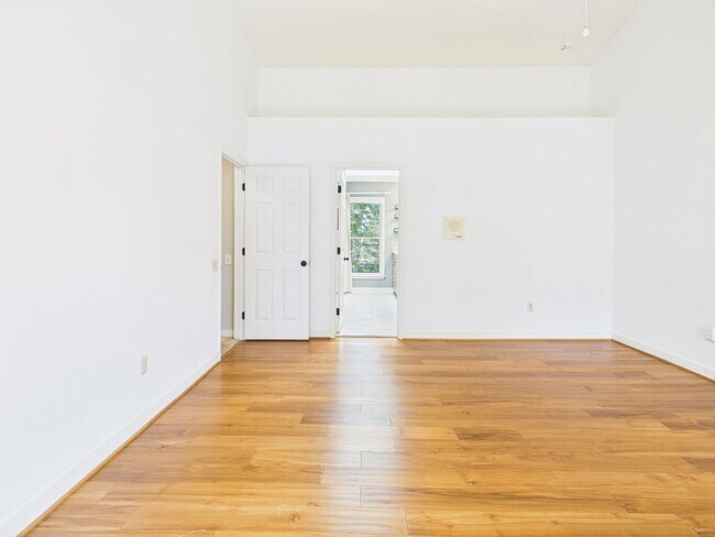 Building Photo - 6118 Walnut Landing Way