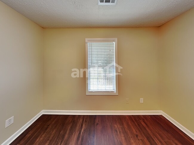 Building Photo - 84 Glen Ridge Dr