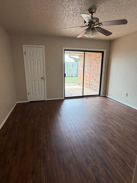 Building Photo - 7136 NW 115th St