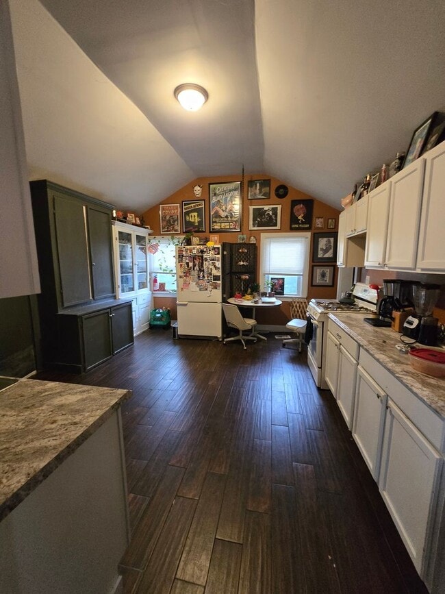 Building Photo - 3 Bedroom 1.5 Bath Single Family Home for ...