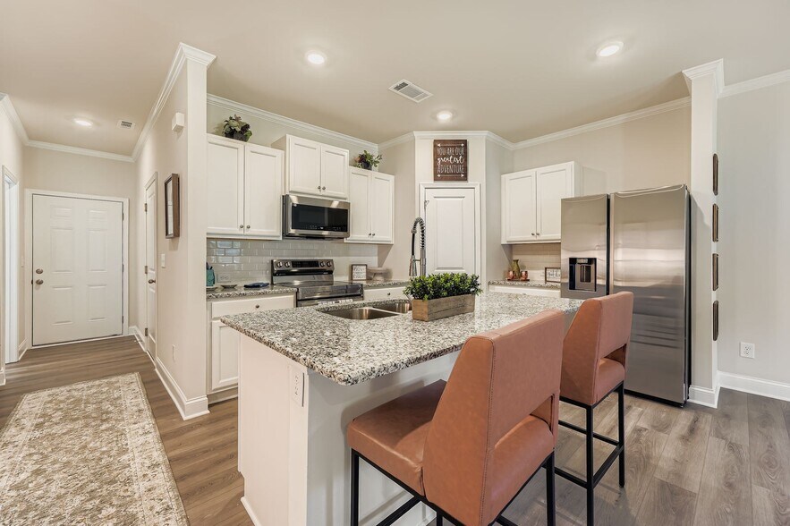 Building Photo - 121 Pyrus Ln