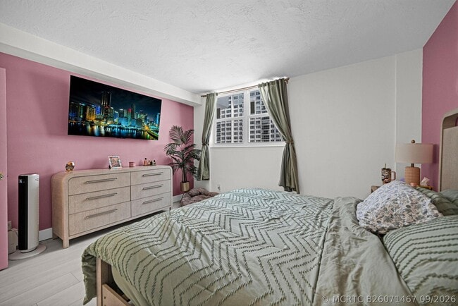 Building Photo - 3001 S Ocean Dr