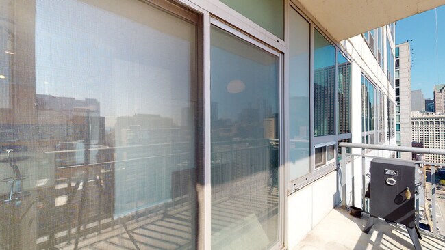 Building Photo - 701 S Wells St