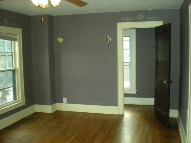 Master bed w walk in closet other end - 135 Roney Rd