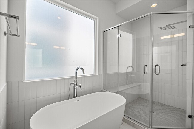 Building Photo - 1550 W Tidwell Rd