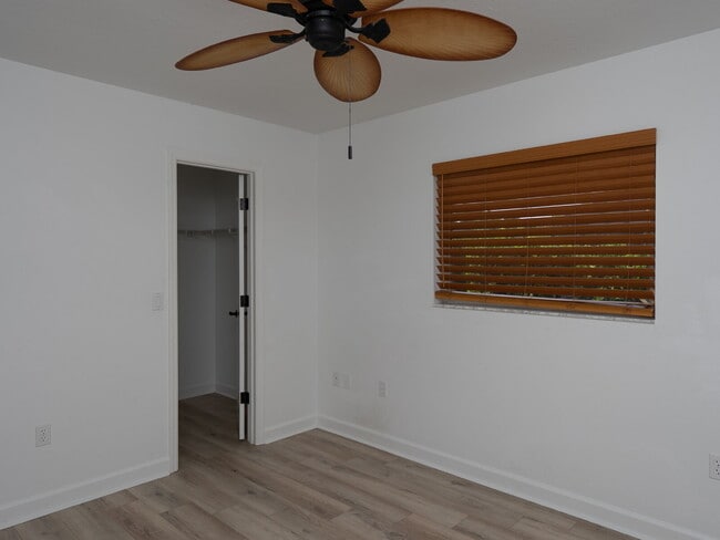 Building Photo - "Spacious 3-Bedroom Pool Home with 2 Baths & 2,075 Sq. Ft. of Comfort in Venice, FL!"