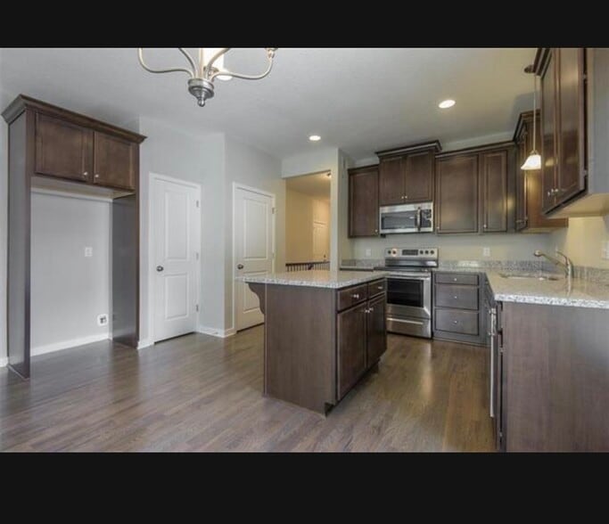 Building Photo - 12906 W 93rd St