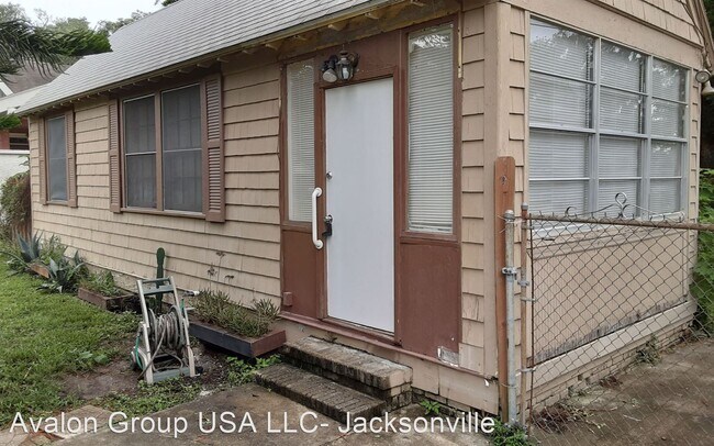 Building Photo - 2 br, 1 bath House - 8052 Hawthorne St