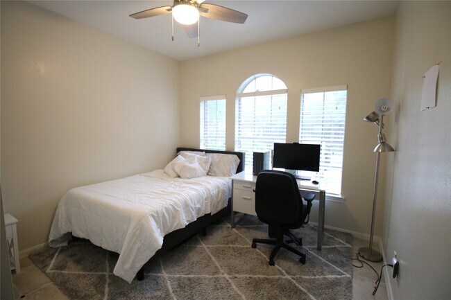 Building Photo - 114 Chandler Ct