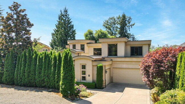 Building Photo - Live the Tuscan Life in Kirkland