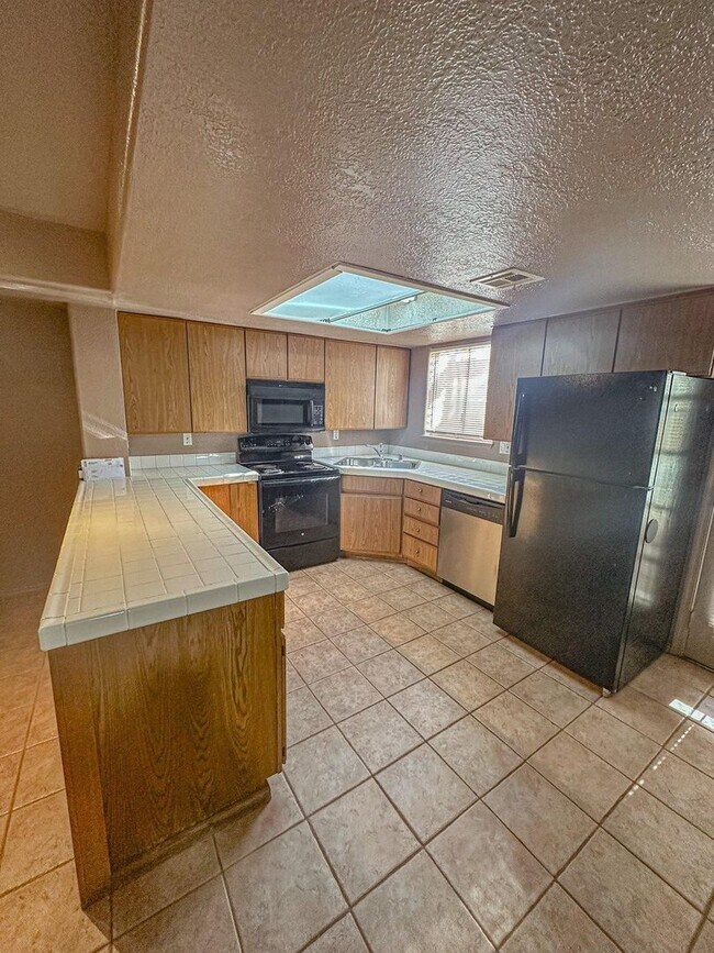 Building Photo - 423 Las Casitas Way