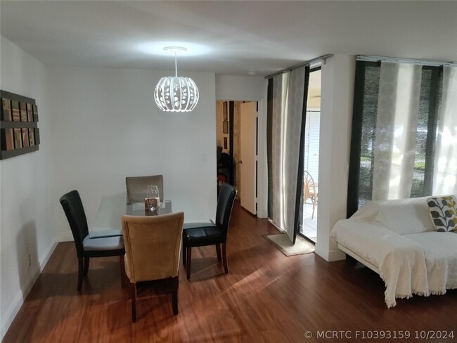 Building Photo - 2852 Carambola Cir S