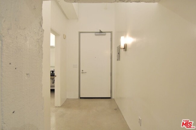 Building Photo - 849 S Broadway