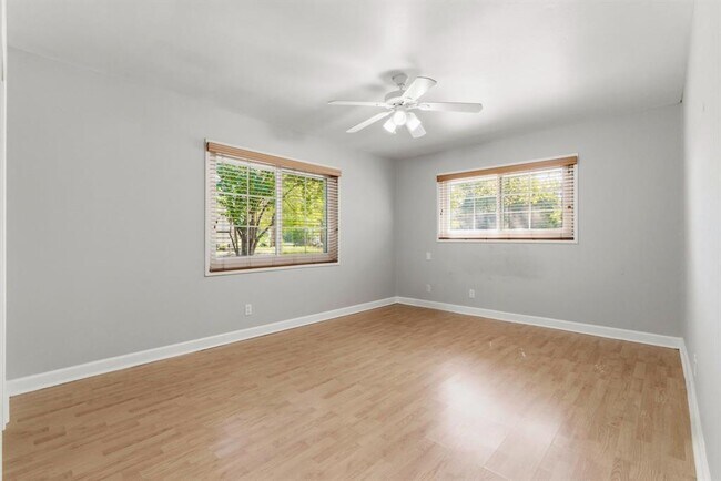 Building Photo - 1504 W 39th 1/2 St