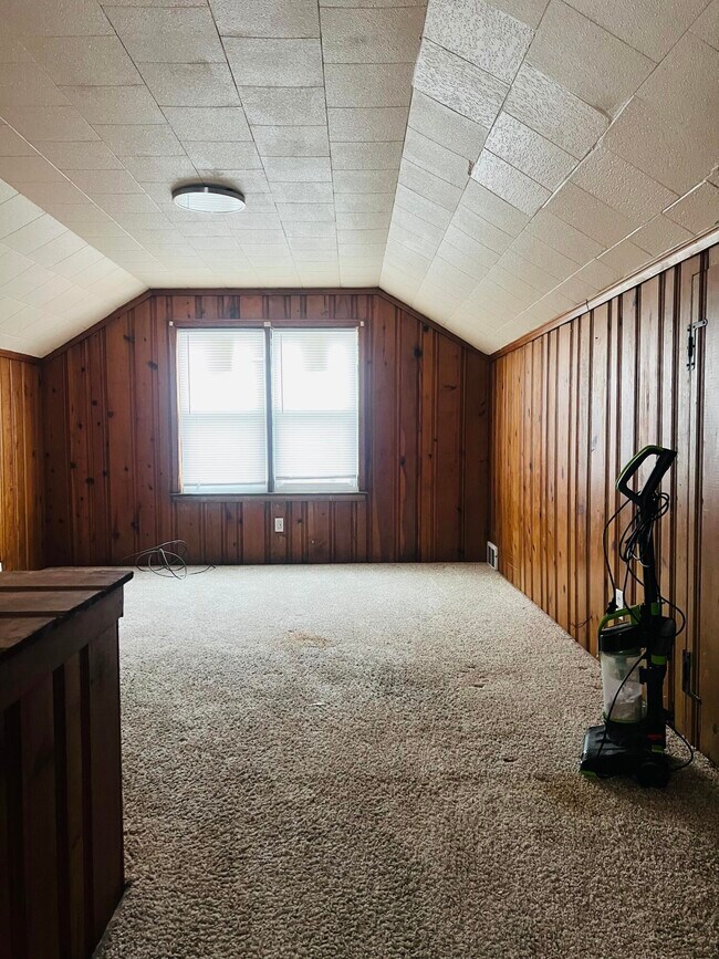 Building Photo - 14622 Frankfort St