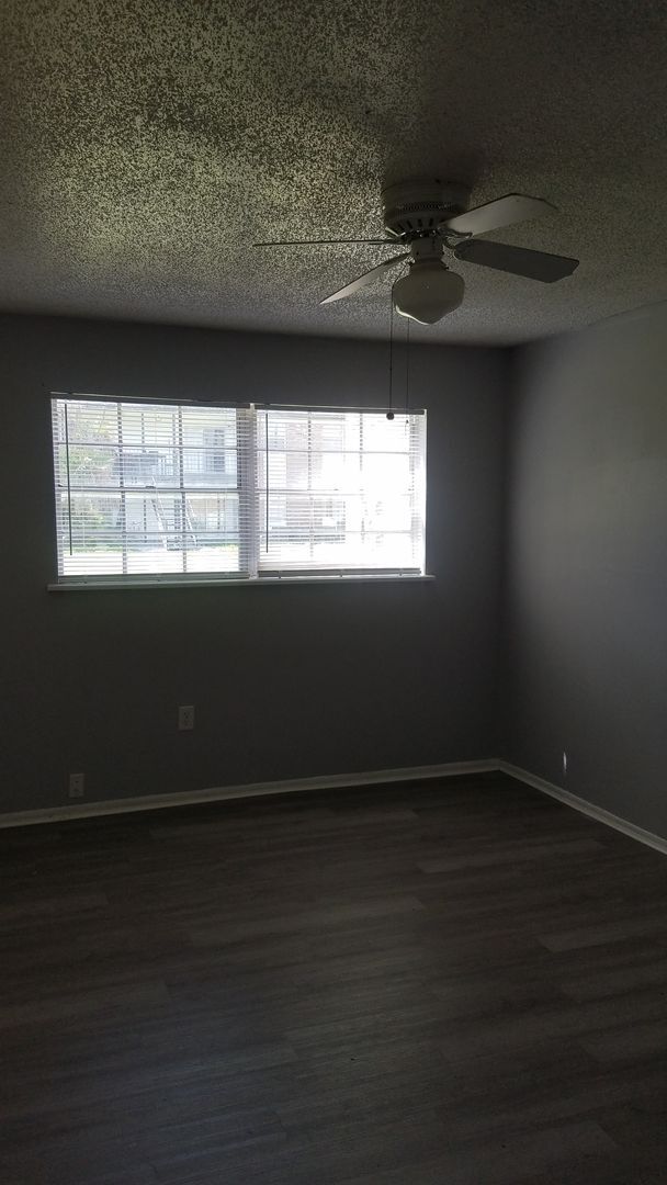 Building Photo - Grove Park Condo