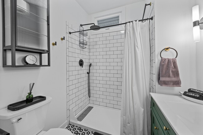 Building Photo - 2148 W Belle Plaine Ave