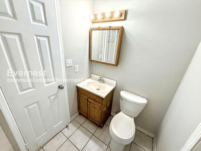 Building Photo - 436 Henry St