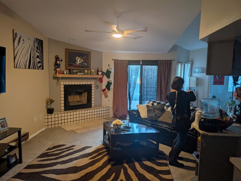 Building Photo - 4944 Summit Cir