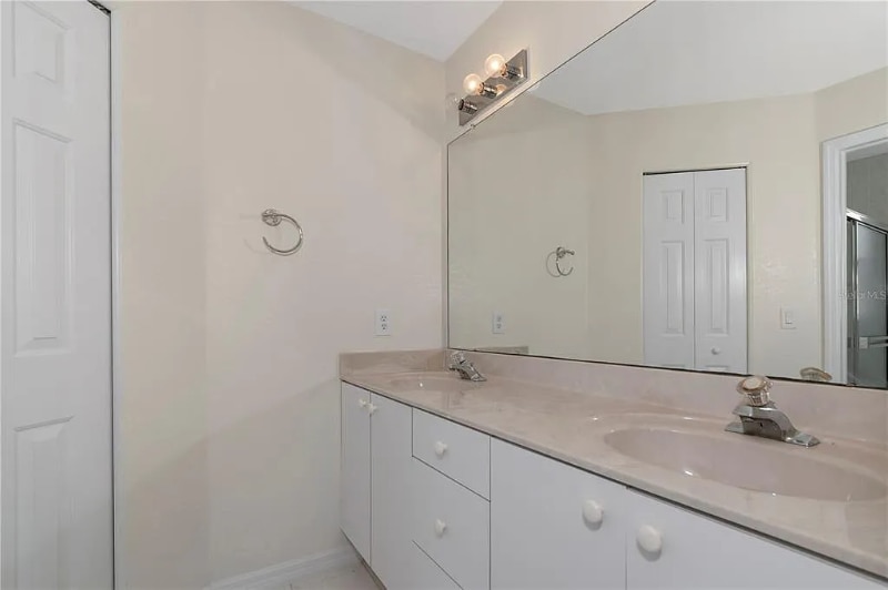 Building Photo - 1401 Hedgewood Cir