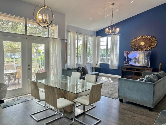 Building Photo - 1236 Bayview Cir