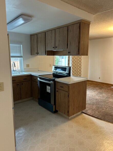 Building Photo - 6016 Cahalan Ave