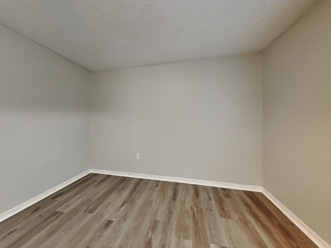 Building Photo - Beautifully Renovated 3 Bed 2 Bath Home with Garage in Tampa, FL