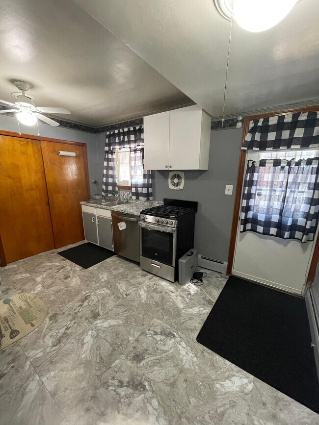 Building Photo - 5427 Omaha Ave