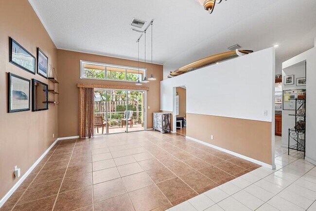 Building Photo - 6238 Dania St