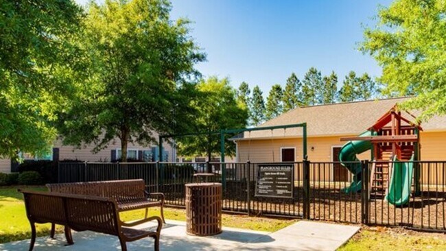 Building Photo - 1200 Somerby Dr