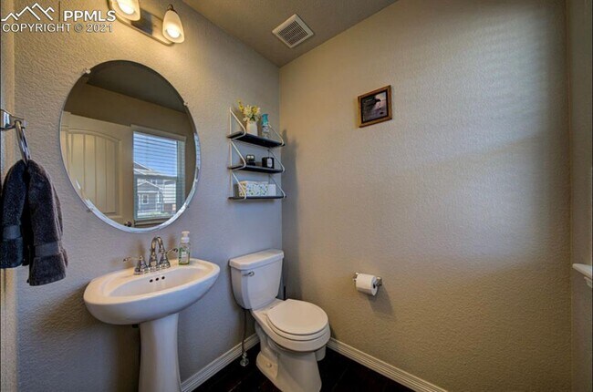 Building Photo - 6673 Galpin Dr