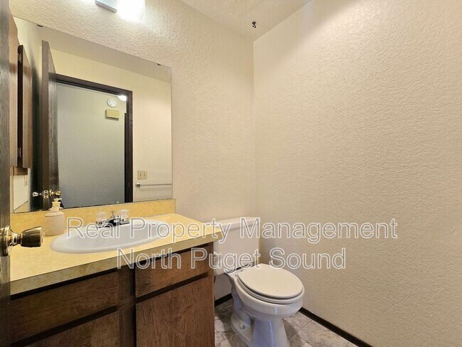 Building Photo - 1322 Maple St